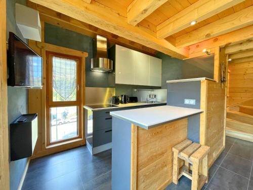 Duplex en bois aux Menuires, 3 chambres, parking, 6 pers - FR-1-452-392 in Les Bruyeres