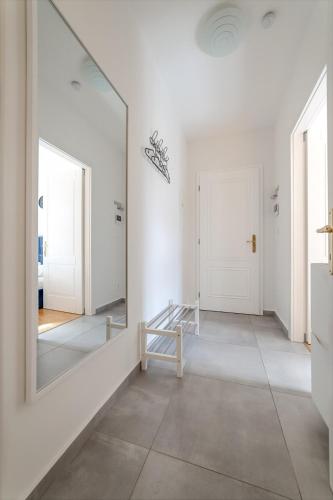 Stylish Studio with Balcony at the National Museum, Prague (photo 8)