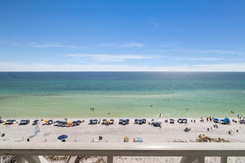 Inn at Crystal Beach Penthouse 708 - Beachfront Designer Luxury - 2 sets of Free Beach Service, Дестин