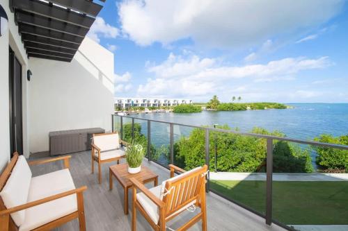 Allure #22 3BR Waterfront, Red Bay Estate (foto 2)