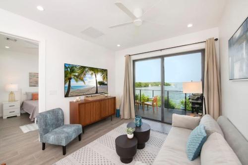 Allure #22 3BR Waterfront, Red Bay Estate (foto 5)