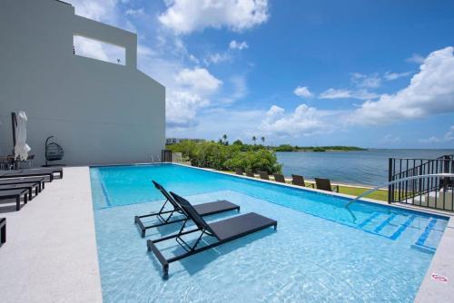 Allure #22 3BR Waterfront, Red Bay Estate (foto 9)