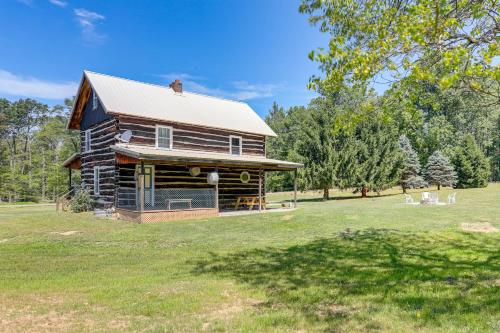. 5 Mi to State Parks: Penfield Cabin w/ Fire Pit!