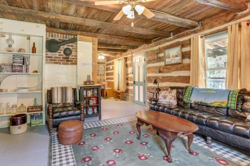 5 Mi to State Parks: Penfield Cabin w/ Fire Pit! in Penfield (PA)