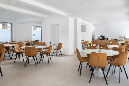Rodos White – Rhodes Town, AZ