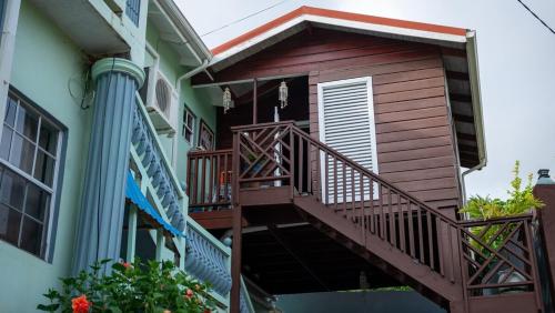 LayZ Days Hibiscus Cabin in โครินท์