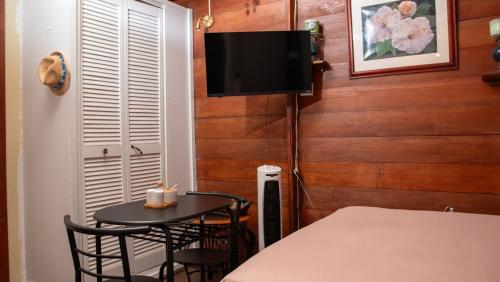 LayZ Days Hibiscus Cabin in โครินท์