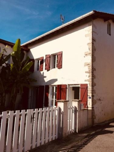 Studio calme avec parking - Location saisonnière - Bayonne