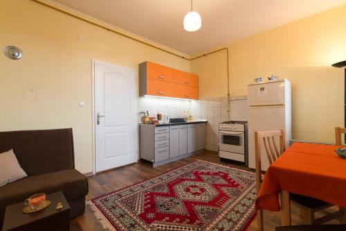 Apartment Honey - image 7