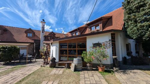 Hostinec a penzion Dolní Dvůr (Hostinec a penzion Dolni Dvur) in Veřovice