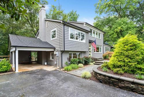 Sojourn Beautiful Family Home with Beach Access & Backyard