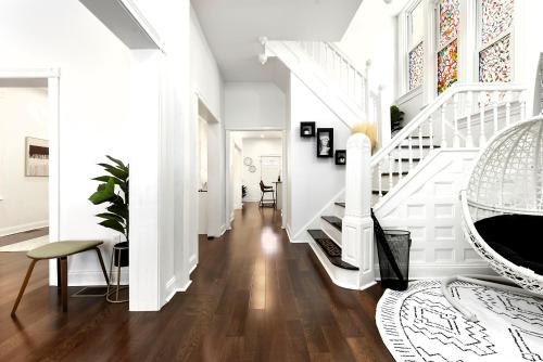 A szálláshely kívülről, The Frick Room on Beatty near Frick Művészeti Múzeum