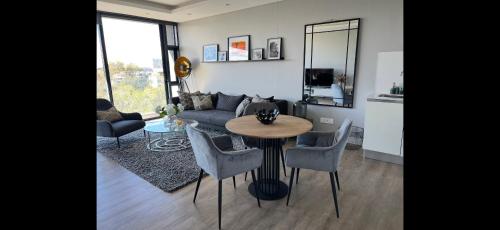 Greenpoint Designer Apartment near Stadium & Waterfront