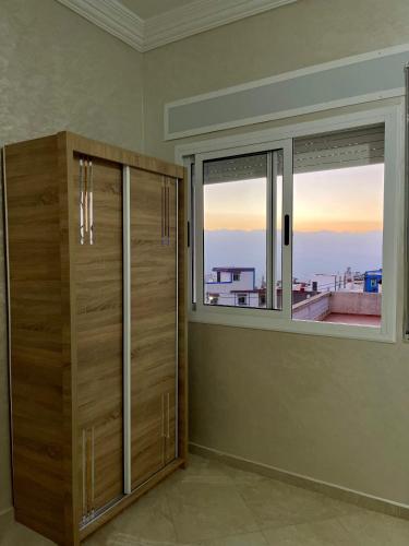 White Pearl Parking FREE in 아인 하우지