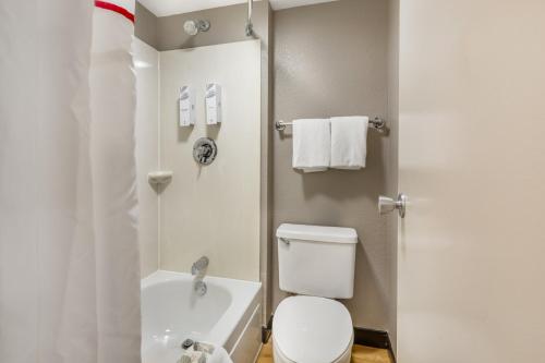 Red Roof Inn Erie – I-90 - image 2