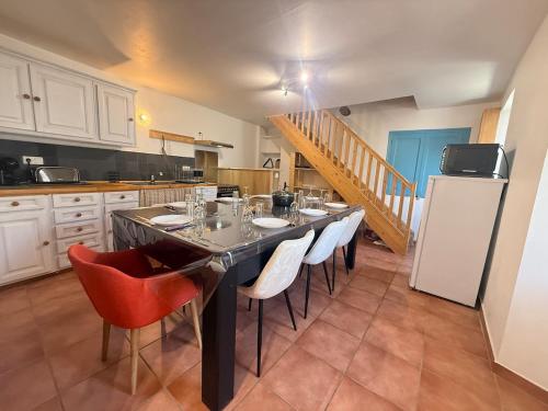 L' Altitude Billard Proche Stations Cols in St Michel De Maurienne