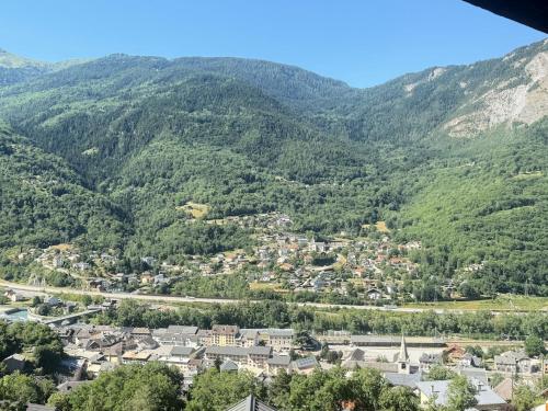 L' Altitude Billard Proche Stations Cols in St Michel De Maurienne