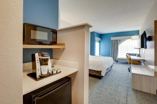 Holiday Inn Express Hotel & Suites Orangeburg an IHG Hotel - image 4