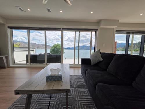 Premium Deluxe PeachView Suites 3BR in Peachland, Canada