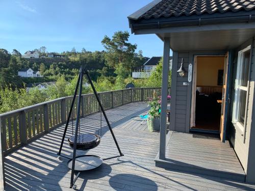 Exclusive fjordside villa with swimming pool, sauna, jacuzzi and boat hire in 하우게순 시티 센터