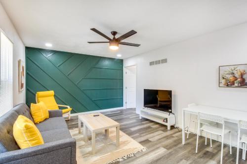 Pet-Friendly Overland Park Condo with Pool Access!