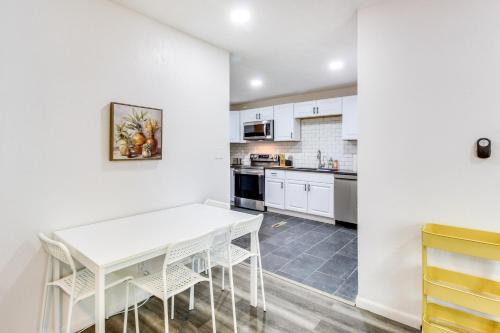 Pet-Friendly Overland Park Condo with Pool Access!
