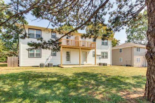 Pet-Friendly Overland Park Condo with Pool Access!