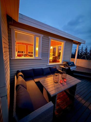 Galdur Cottage- heart of Golden Circle with hot tub & sauna in Haukadal
