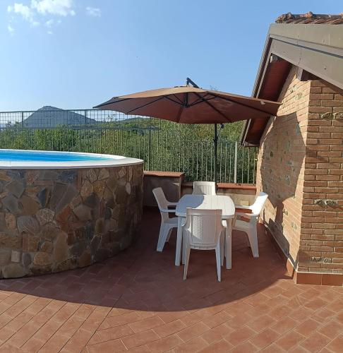 Басейн, Casale Le Bimbe in Монсуммано Терме