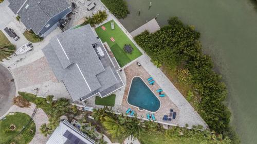 Heated Pool Waterfront Boat Slip Pets Games 7BR