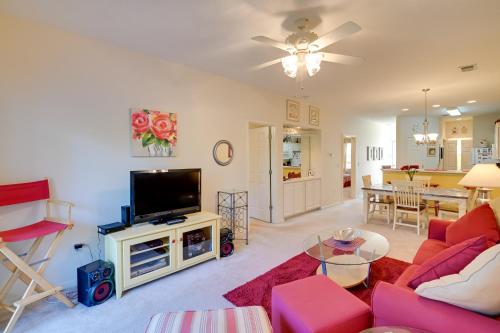 Cozy Condo with Golf Course View 4 Mi to Shore - image 10