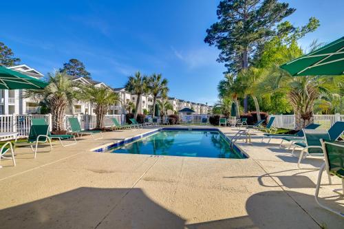 Cozy Condo with Golf Course View 4 Mi to Shore - image 7