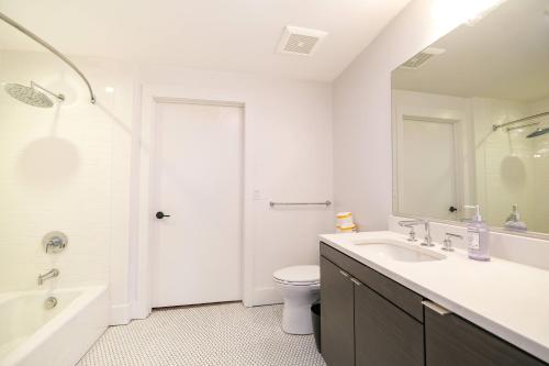 Multiple Hollywood Apartments Hub, Los Angeles (photo 3)