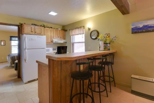 Condo with Grill Access Close to Angel Fire Resort in Angel Fire, USA