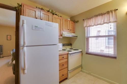 Condo with Grill Access Close to Angel Fire Resort in Angel Fire, USA