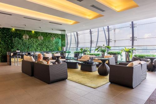Garden Balcony 2BR+Superb Facilities+Free Parking - image 11