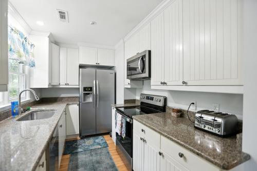 Charming Seabrook Island Retreat - image 4