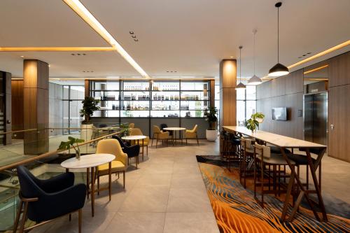 A szálláshely kívülről, Hotel Grand Chancellor Auckland near Auckland Harbour Híd