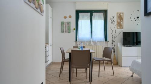 App 22 - Appartamento ad Angolo con Balcone, Monza (photo 2)