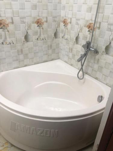 Nha nghi hao hao near Tran Thi Ly Bridge