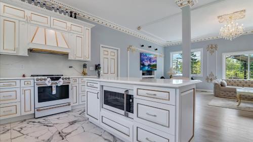 VIP Mansion Estate in Blakeslee 