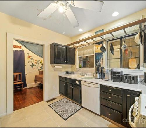 Mountain Cottage on 7 Acres in 特賴恩 (NC)