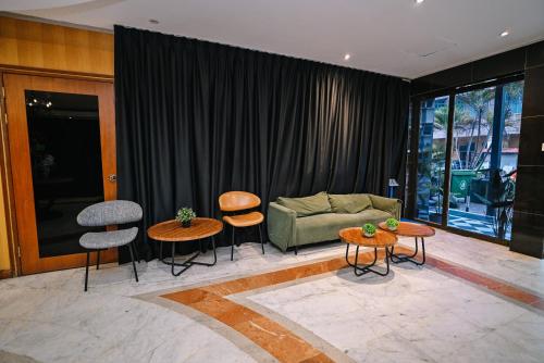 Kingston Hotel 6 @ Changkat Bukit Bintang  near Hawker Stalls in Chinatown