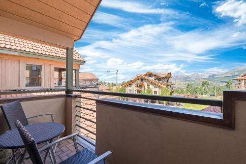 Blue Mesa Lodge 40C by AvantStay Ski In Ski Out Unit w Balcony