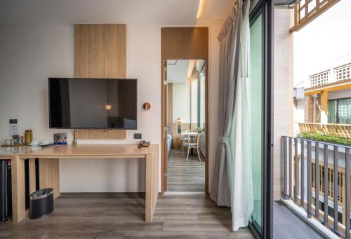 room detail thumbnail 1