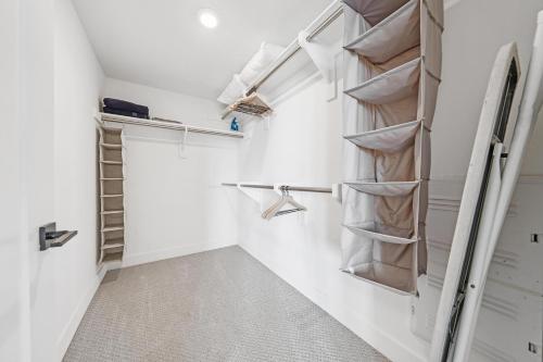 Sea Breeze Escape 3BR Coastal Gem with 2 Balconies, Los Angeles (fotografie 9)
