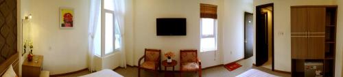 Deluxe Family Room image 8