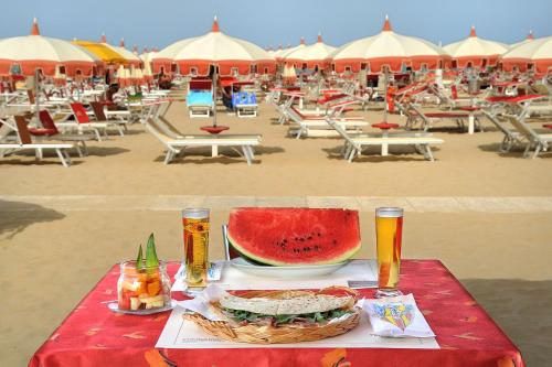 Hotel Capri - image 11