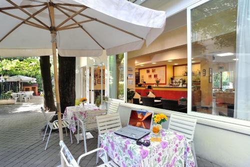Hotel Capri - image 4