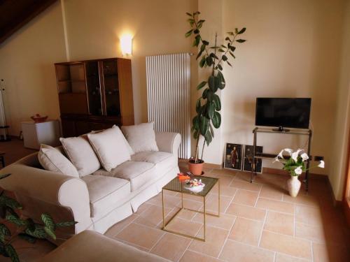 Apartment by Lake Iseo with Stunning Views, Marone (foto 5)